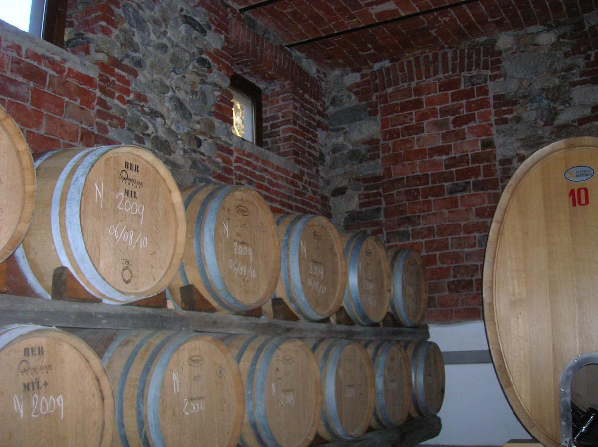 Relais Profumo Di Vino Bed & Breakfast Borgomanero Bagian luar foto